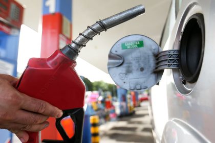 combustivel:-governo-preve-queda-de-preco-se-petroleo-mantiver-cotacao