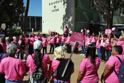 cancer-de-mama:-manifestacao-cobra-acesso-a-tratamento-aprovado-no-sus