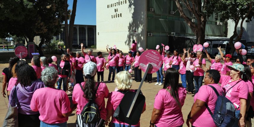 cancer-de-mama:-manifestacao-cobra-acesso-a-tratamento-aprovado-no-sus