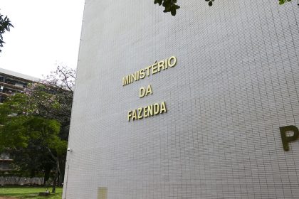 ministerio-da-fazenda-aumenta-para-2,5%-estimativa-do-pib-em-2025