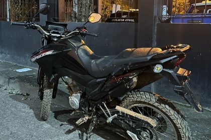 criminosos-roubam-moto-e-mantem-vitima-em-carcere-privado-em-itanhem