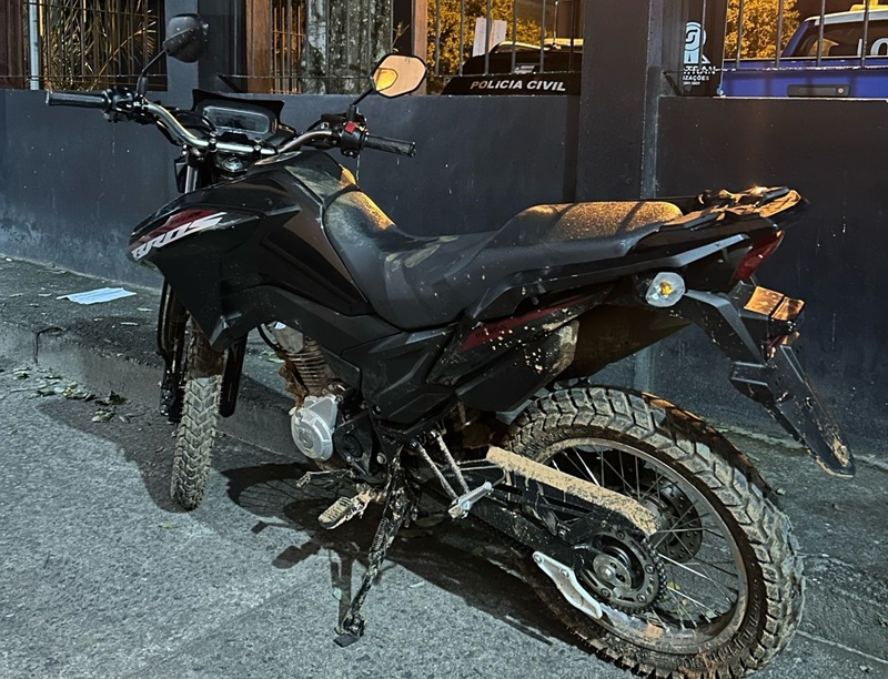 criminosos-roubam-moto-e-mantem-vitima-em-carcere-privado-em-itanhem