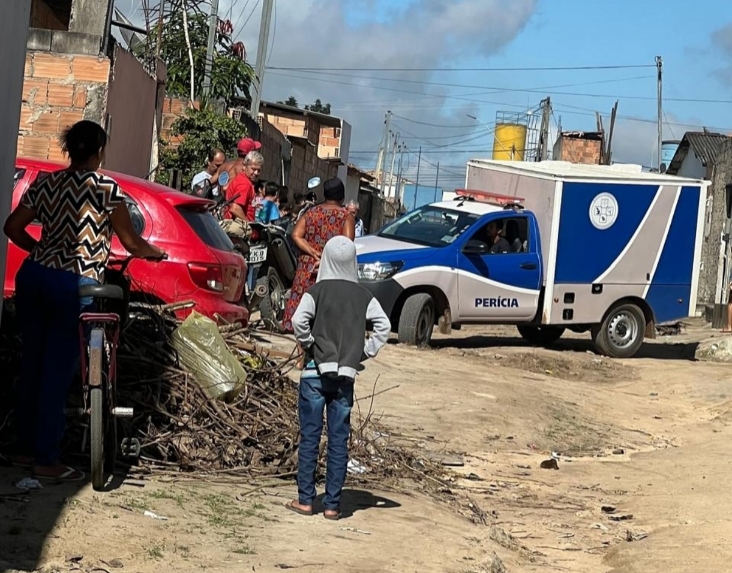 teixeira:-mulher-morre-ao-ser-atingida-por-bala-perdida-dentro-de-casa
