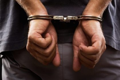 homem-com-mandado-de-prisao-por-homicidio-e-capturado-no-centro-de-alcobaca