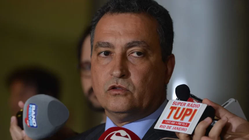 e-inacreditavel-presidente-dos-eua-preocupado-com-25-de-marco-e-pix,-diz-rui-costa