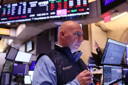 bolsa-bate-recorde,-e-dolar-cai-para-menor-valor-em-mais-de-um-ano