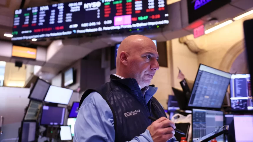 bolsa-bate-recorde,-e-dolar-cai-para-menor-valor-em-mais-de-um-ano