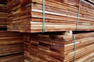 tarifaco-de-trump-trava-exportacao-de-moveis-e-madeira-do-brasil