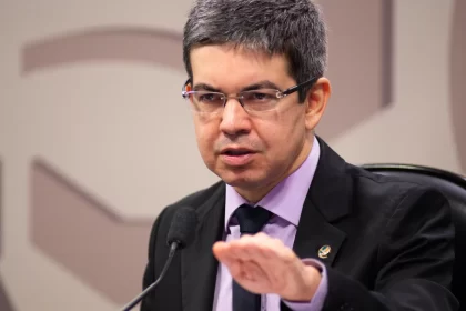 representante-dos-estados-unidos-procura-lider-do-governo-lula-no-congresso-apos-tarifaco