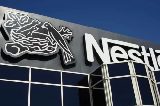 nestle-vai-remover-corantes-sinteticos-de-alimentos-e-bebidas-nos-eua-ate-meados-de-2026