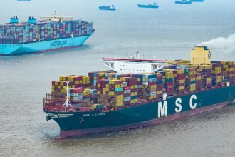 navio-com-3.000-veiculos-zero-km-afunda-tres-semanas-apos-incendio