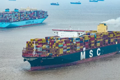 navio-com-3.000-veiculos-zero-km-afunda-tres-semanas-apos-incendio