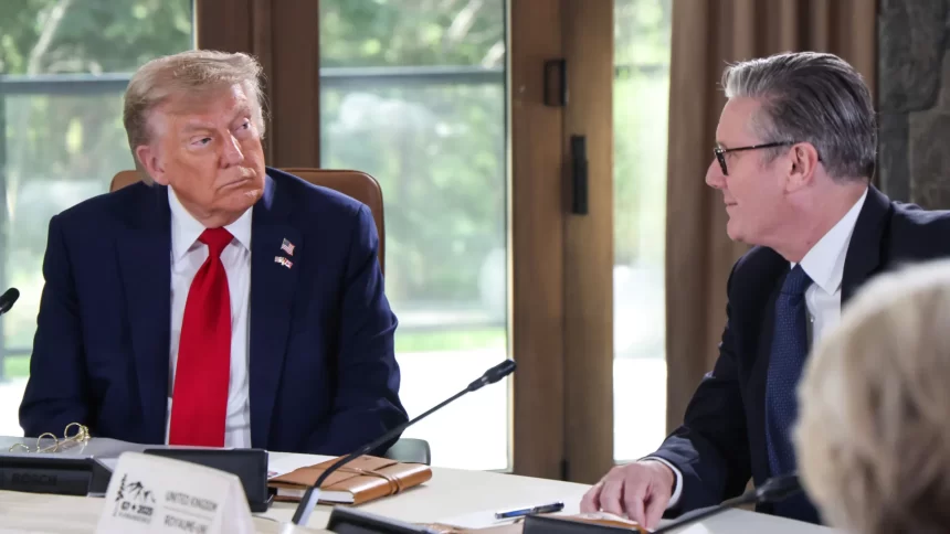 trump-e-starmer-assinam-acordo-comercial-entre-eua-e-reino-unido