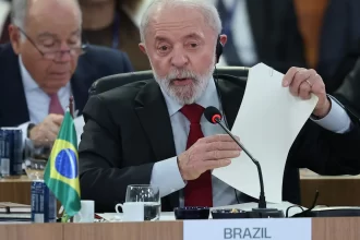 trump-esta-incomodado-porque-o-pix-vai-acabar-com-o-cartao-de-credito,-diz-lula