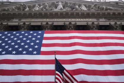 wall-street-abre-em-alta-enquanto-china-critica-interferencia-dos-eua