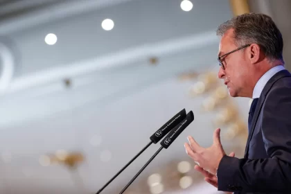 bundesbank-alerta-para-risco-de-alta-do-petroleo-com-guerra-no-oriente