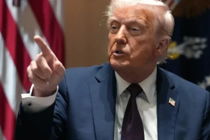 trump-volta-a-atacar-powell-e-cobra-corte-de-1-ponto-porcentual-nos-juros-nos-eua-pelo-fed