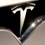 acoes-da-tesla-tombam-com-troca-de-farpas-entre-musk-e-trump