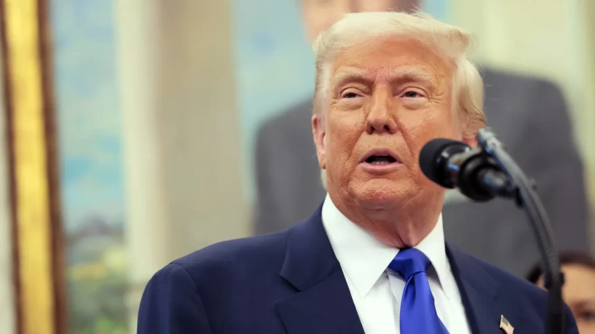 trump-sobe-tarifas-sobre-aco-de-25%-para-50%;-brasil-sera-afetado