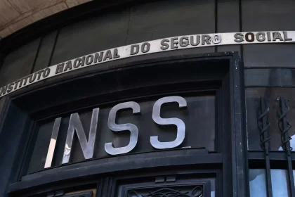 justica-bloqueia-r$-23,8-mi-em-bens-de-empresas-e-socios-em-investigacao-sobre-fraude-no-inss
