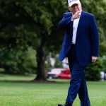 trump-adia-tarifa-maior-para-ue-apos-conversa-com-von-der-leyen