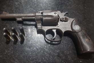 policia-militar-apreende-arma-de-fogo-e-prende-homem-armado-durante-evento 