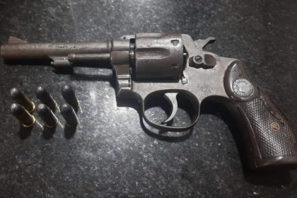 policia-militar-apreende-arma-de-fogo-e-prende-homem-armado-durante-evento 