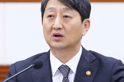 coreia-do-sul-e-eua-retomam-negociacoes-com-foco-em-tarifas-e-navios