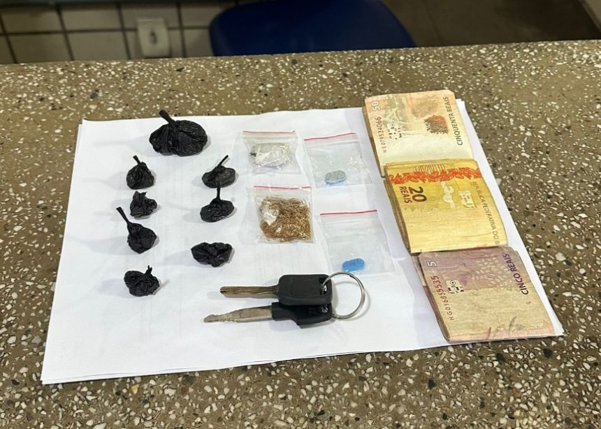 policia-militar-prende-homem-com-drogas-sinteticas-no-centro-de-teixeira 