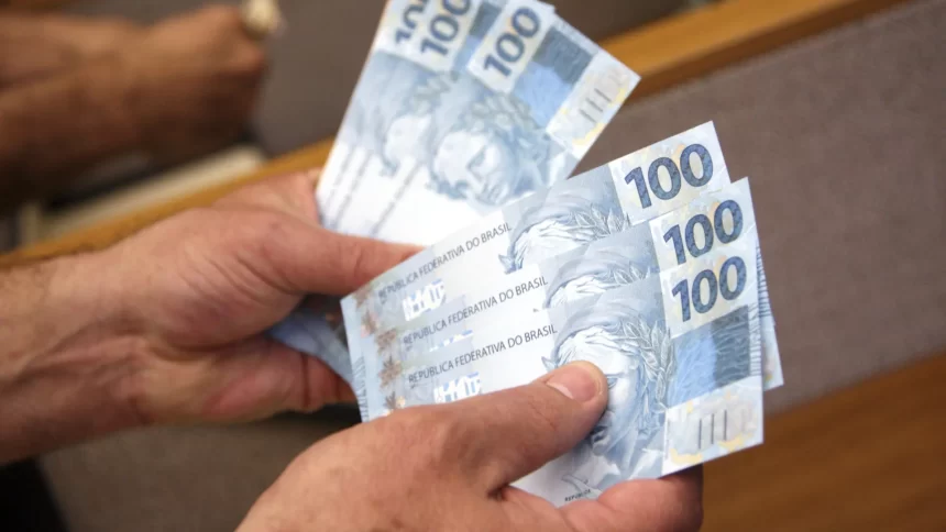 rendimento-medio-dos-brasileiros-chega-a-r$-3.057,-recorde-desde-2012