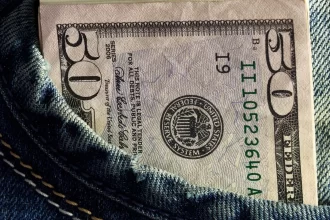 dolar-cede-ante-real-e-juro-curto-sobe-pos-copom-e-com-treasuries