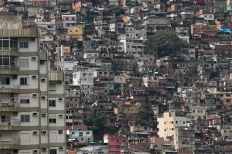 ex-diretor-da-americanas-relata-dificuldade-de-emprego-e-abre-bar-na-rocinha
