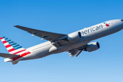 american-airlines-lucra-mais-que-o-esperado,-mas-receita-decepciona;-acao-cai-4%-no-pre-mercado