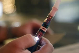 senacon-ordena-que-carrefour-e-enjoei-suspendam-venda-de-cigarro-eletronico