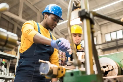 empresas-brasileiras-dao-ferias-coletivas-para-reduzir-impacto-de-tarifas