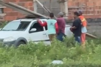 funcionarios-sao-flagrados-furtando-cimento-de-obra-do-ifba