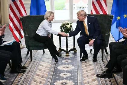 eua-e-uniao-europeia-fecham-acordo-com-tarifa-fixa-de-15%