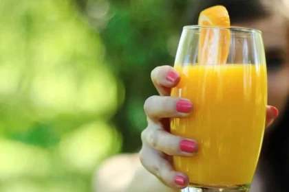 tarifaco:-trump-abre-excecoes-para-avioes,-suco-e-outros-produtos