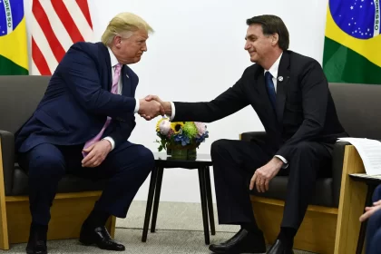 trump-cita-bolsonaro-em-texto-que-oficializou-o-tarifaco-contra-o-brasil