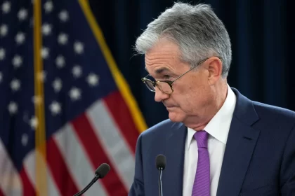 trump-ataca-powell-e-diz-que-presidente-do-fed-e-‘muito-estupido-e-politico’-para-o-cargo