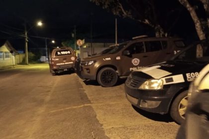 mulher-e-presa-por-fornecer-bebida-alcoolica-a-menores-de-idade-em-bar