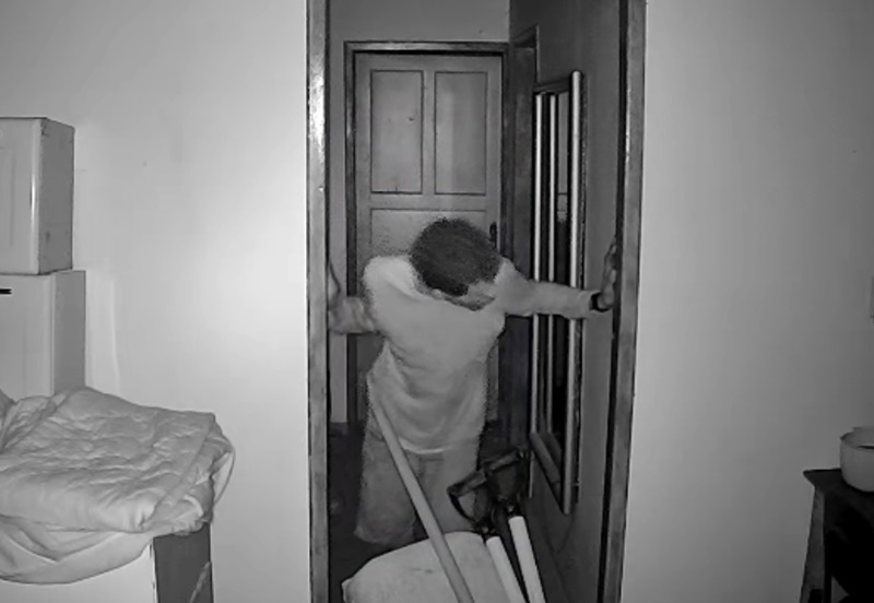 teixeira:-video-flagra-suspeito-em-casa-alvo-de-furto-no-vila-caraipe