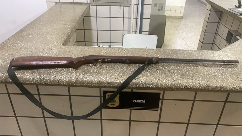 pm-prende-homem-armado-por-violencia-domestica-e-apreende-menor-com-cocaina