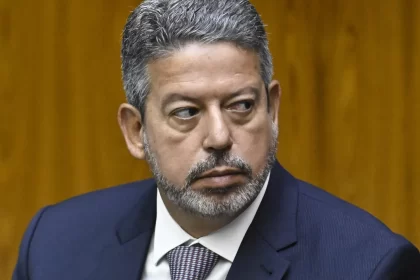 aprovacao-da-isencao-do-imposto-de-renda-pode-ficar-para-dezembro,-afirma-lira