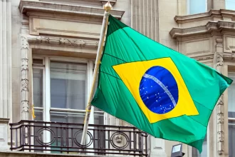 brasil-defendeu-democracia-melhor-que-eua,-diz-professor-de-harvard