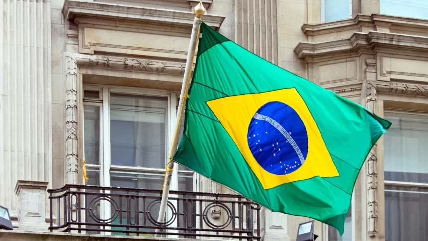 brasil-defendeu-democracia-melhor-que-eua,-diz-professor-de-harvard