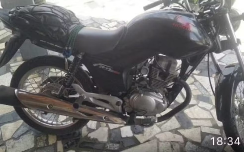 ousadia:-ladrao-furta-moto-de-policial-ao-lado-de-posto-da-pm