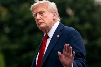 trump-diz-que-definira-tarifas-sobre-aco-e-chips-na-semana-que-vem;-no-inicio-serao-baixas