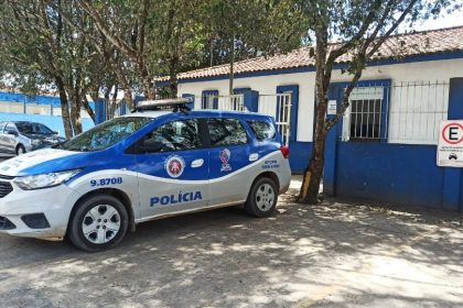 homem-e-flagrado-se-masturbando-na-porta-de-casa-em-teixeira