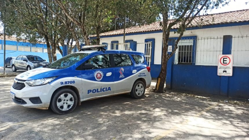 homem-e-flagrado-se-masturbando-na-porta-de-casa-em-teixeira